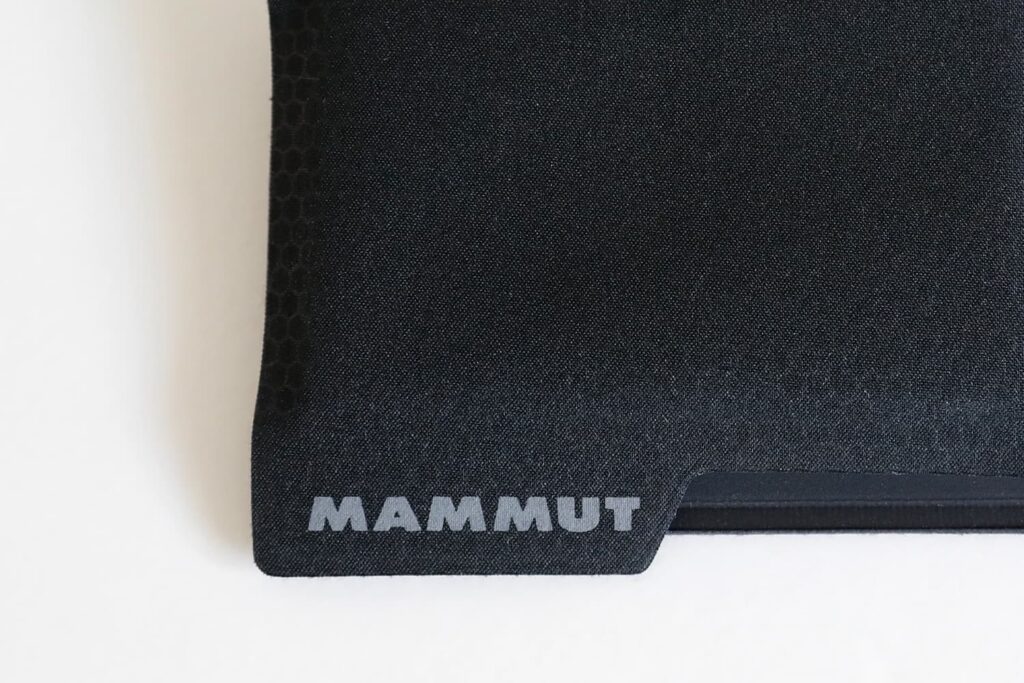  MAMMUT （マムート） Smart Wallet Ultralight のUP