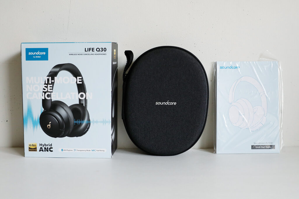 Soundcore Life Q30 の箱、ケース、取扱説明書