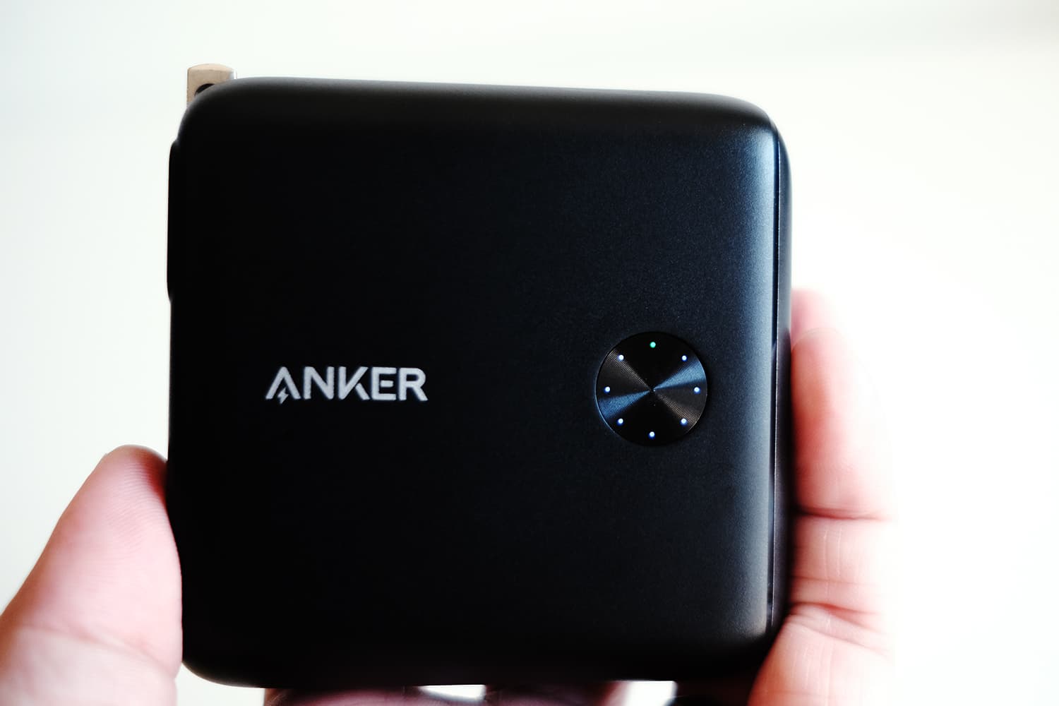 Anker PowerCore Fusion 10000 の低電流モードに代わるとLEDインジゲーターの1点が緑色に