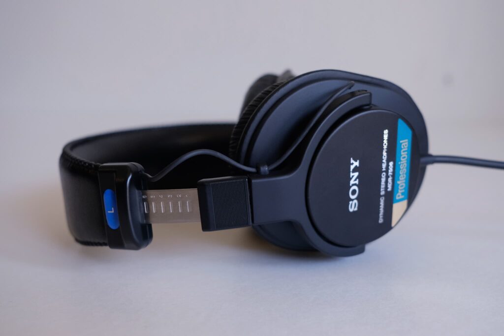 SONY MDR-7506 レビュー｜聞こえなかった音が聞こえる？世界標準 ...