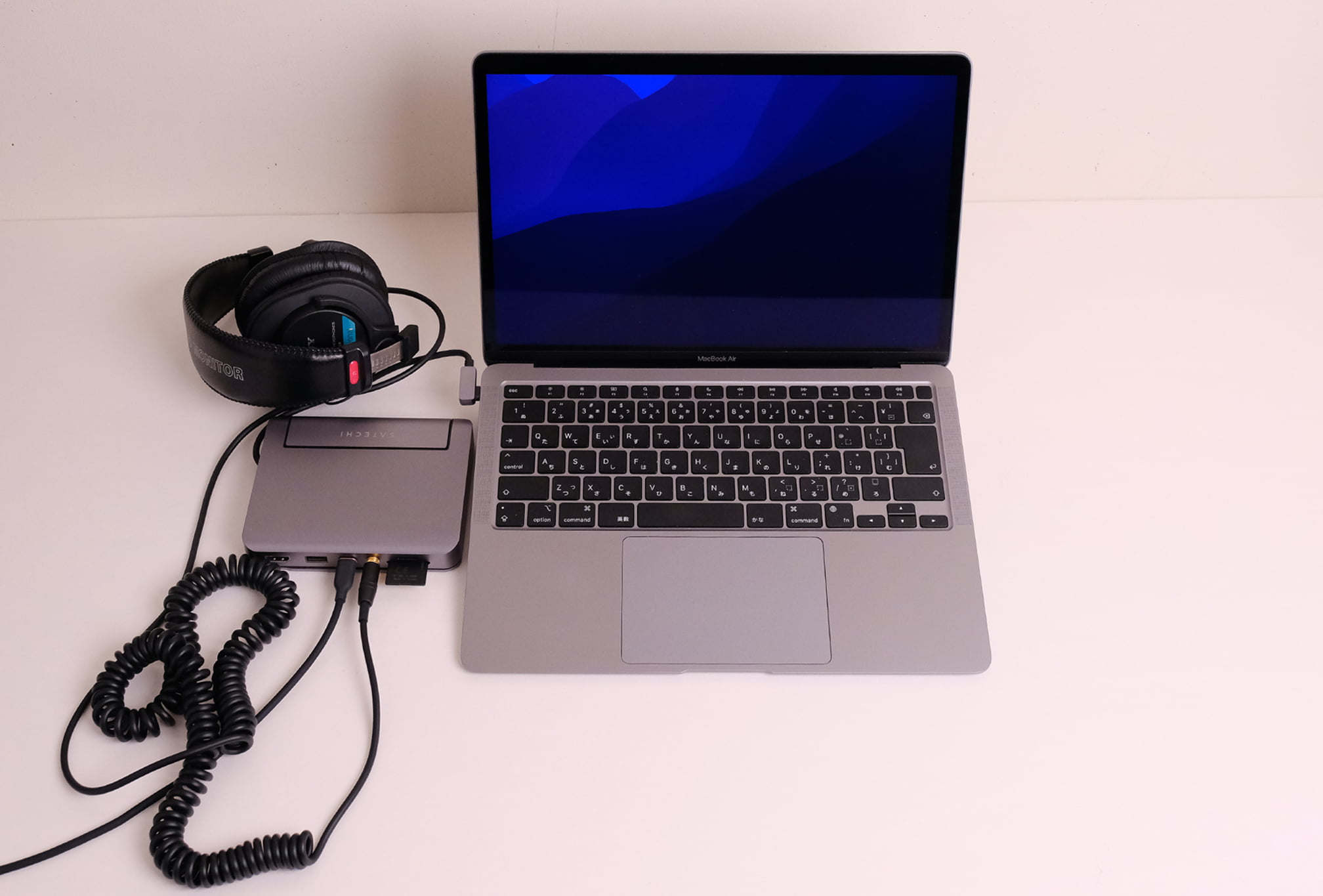 SATECHIのiPad用 アルミニウム スタンド＆ハブ｜5つの特徴　特徴4：MacBookのハブとして使用もできる
