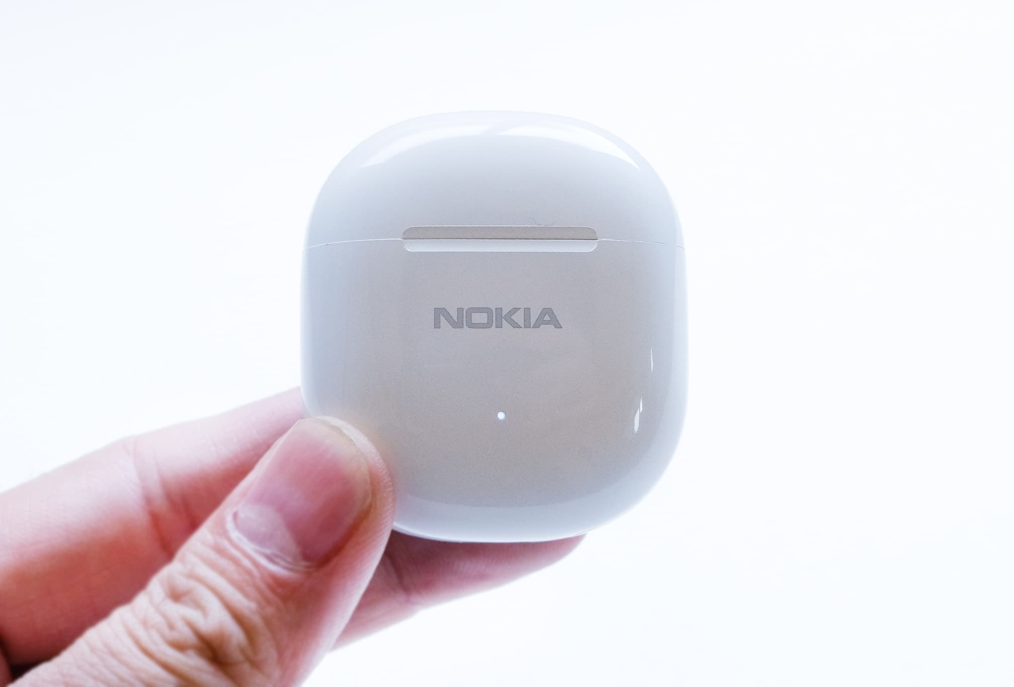 NOKIA（ノキア） Essential E3103の充電ケース｜LEDライトでケースとイヤホンの充電状況がわかる