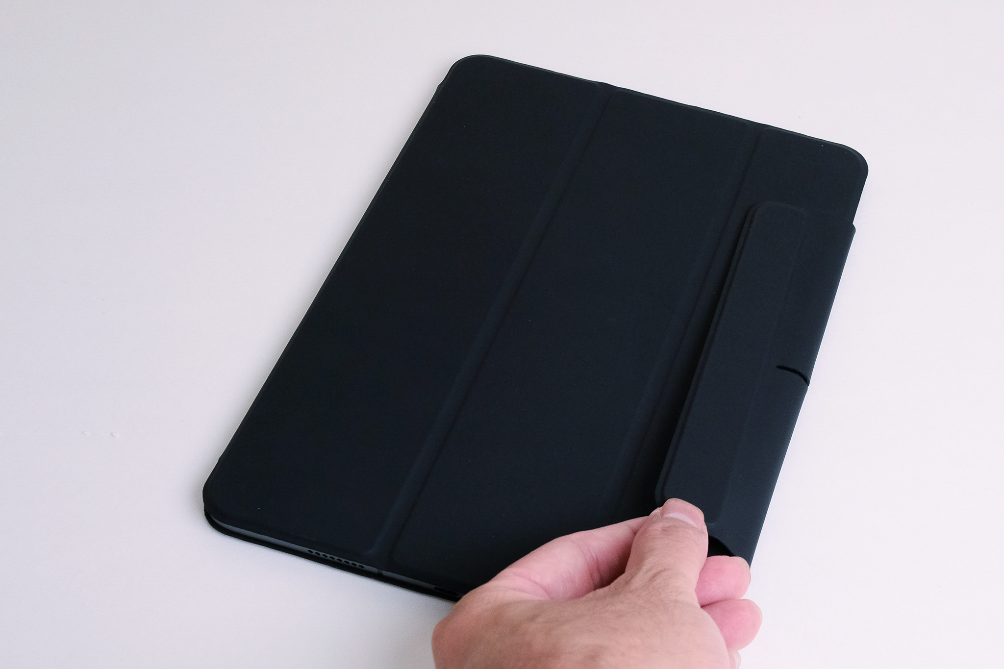 ESR iPad カバー/ケース　5つのポイント｜2.マグネットでしっかり！が安心