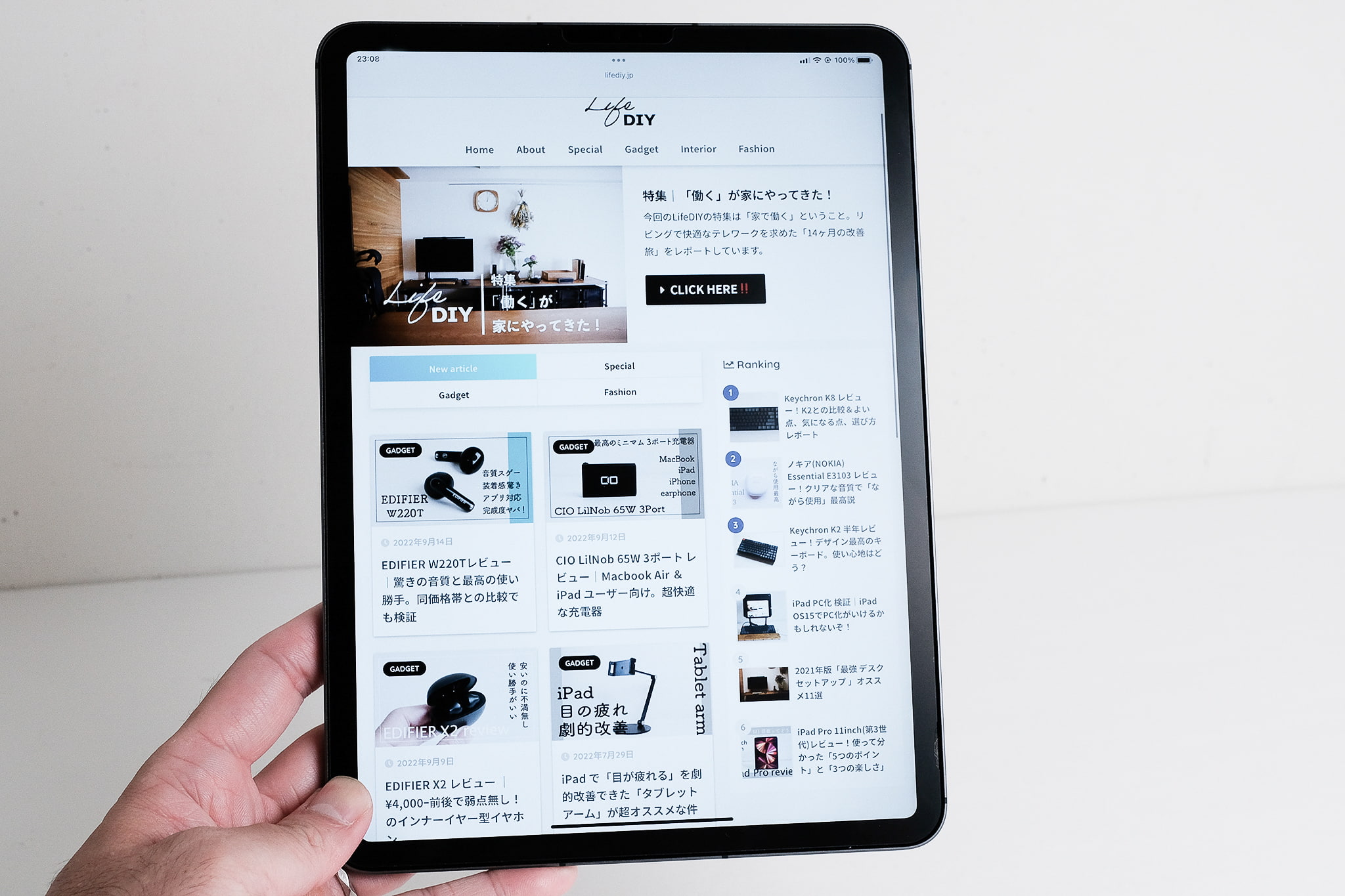 「Fintie iPad用Apple Magicキーボードカバー」がすごい6つのこと｜3.手持って使う→タイピングモードへが爆速！